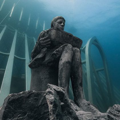 diving-moua-john-brewer-reef-sitting-gardener-by-greenhouse-credit-richard-woodgett