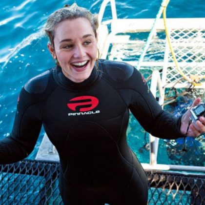 Happy diver shark cage dive port lincoln